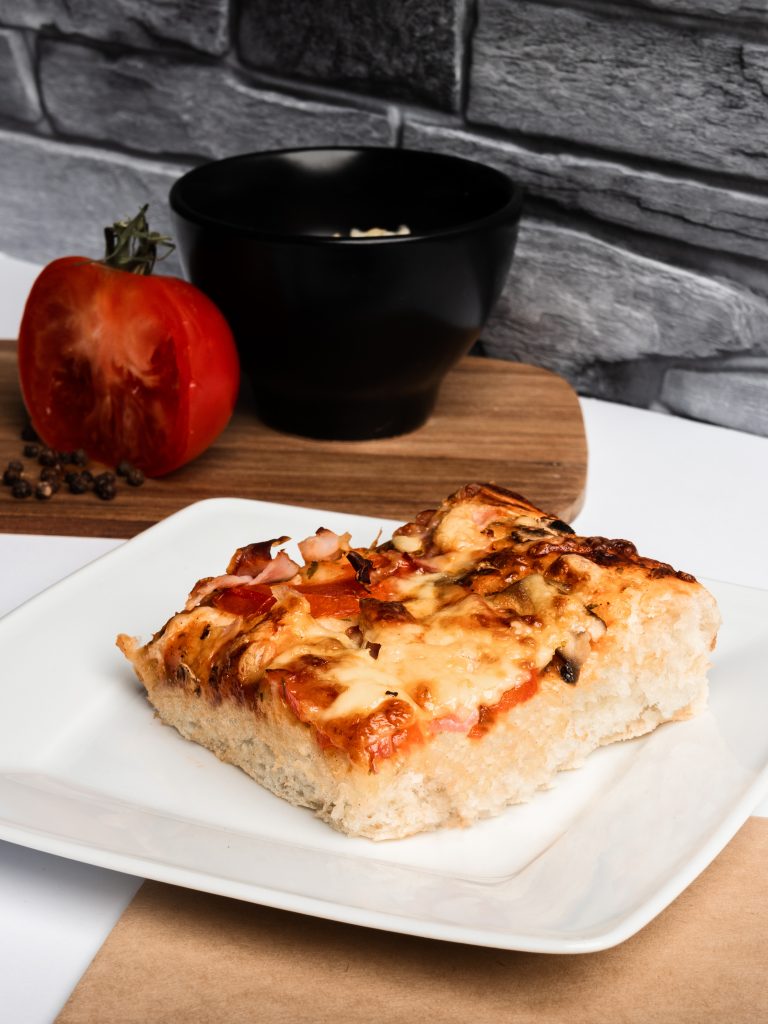 pieczenie-pizzy-w-domowych-warunkach